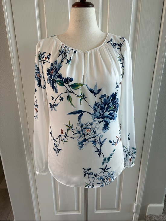 White House Black Market Tops - WHBM | Stunning Floral Blouse | White and Blue | Sz 10 | Excellent Condition